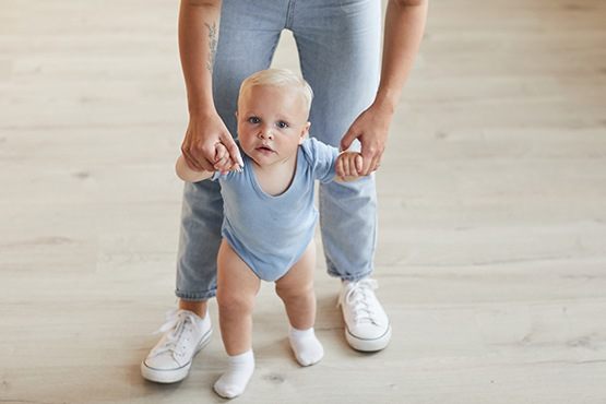 bebe caminando
